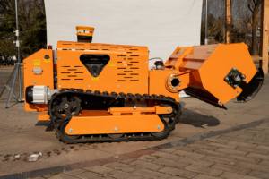 Robot <span class=keywords><strong>Desbrozadora</strong></span> 27HP con Control Remoto para Pendientes, Cortadora de Césped con Control Remoto para Gestión de Vegetación - Product Image 4