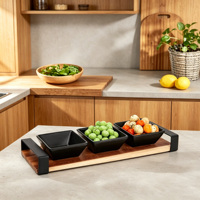 Ensemble de plateaux de service en bois Aiacia avec 3 bols carrés noirs, parfaits pour les collations, les condiments, les apéritifs, les buffets de fête