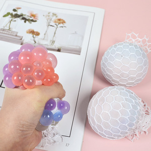 Juguetes Antiestrés Creativos al por Mayor, Bolas de Uva Arcoíris que Cambian de Color, Squishies de Descompresión - Product Image 3