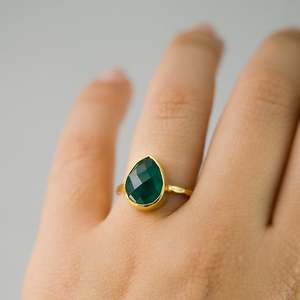 Plata de Ley 92,5 de ónix verde natural con forma de lágrima facetada pulida en oro anillo de piedras preciosas hecho a mano al por mayor - Product Image 4