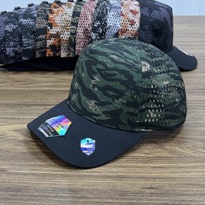 Casquette de golf camouflage vert noir à visière incurvée, chapeau de performance imperméable à 5 panneaux avec logo personnalisé, perforée et respirante, pour homme et femme - Product Image 3