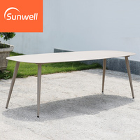Ensemble de salle à manger de meubles d'extérieur élégant en aluminium avec revêtement en poudre, table en métal et chaises en corde tressée pour hôtel, restaurant, complexe hôtelier