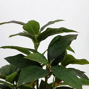 Plante artificielle luxuriante en lierre et pothos, en pot, en matériau PE, dans un vase noir à motifs - Product Image 3