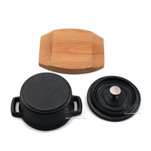 Mini <span class=keywords><strong>cocotte</strong></span> <span class=keywords><strong>ronde</strong></span> <span class=keywords><strong>en</strong></span> <span class=keywords><strong>fonte</strong></span> de 8 onces pré-assaisonnée Offre Spéciale avec couvercle Mini <span class=keywords><strong>cocotte</strong></span> <span class=keywords><strong>en</strong></span> <span class=keywords><strong>fonte</strong></span> avec base <span class=keywords><strong>en</strong></span> bois - Product Image 4