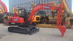 Mini-excavatrice sur chenilles Doosan DH55 d'occasion, modèle original Doosan DH55, faible nombre d'heures de fonctionnement, bon état, à vendre - Product Image 3