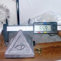 Pyramide en Shungite Naturelle à Prix Abordable avec Gravures Yeux Maléfiques pour Décoration Feng Shui, Artisanat en Cristal