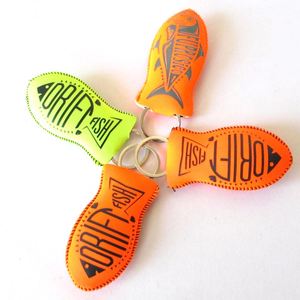 Porte-clés flottant en néoprène imperméable pour clés de bateau, sécurisé pour 5 à 6 clés, personnalisable avec impression sérigraphiée - Product Image 4