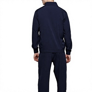 Ensemble de survêtement blanc personnalisé avec fermeture éclair intégrale, veste de survêtement à col montant et fermeture éclair contrastante orange, et pantalon de jogging - Product Image 6