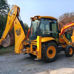 Chargeuse-pelleteuse JCB 3CX avec moteur puissant et système hydraulique stable pour les travaux d'infrastructure, la réparation routière et les projets d'ingénierie municipale - Product Image 1