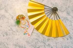 พัดลมพับแบบพกพาลาย Kanazawa สีทองสําหรับตกแต่งส่วนบุคคล - Product Image 5