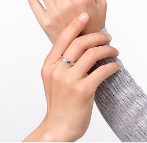 Anillo de Pareja de Mariposas Luminosas Plateadas para el Día de San Valentín, Anillo Abierto Ajustable que Brilla en la Oscuridad para Hombre y Mujer - Product Image 6
