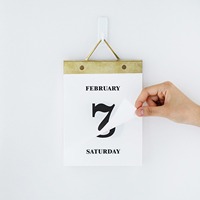 Cetak kustom 2026 satu tahun sobek 12 bulan buku lipat menggantung kalender dinding kalender kertas untuk Kantor keluarga