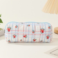 Tempat Pensil Resleting Berbahan Kain Quilted Sederhana untuk Siswa, Tempat Kuas Makeup, Tempat Penyimpanan Kosmetik, Tempat Penyimpanan Perjalanan Kecil Bermotif Bunga, Portabel, Lucu, dan Trendi