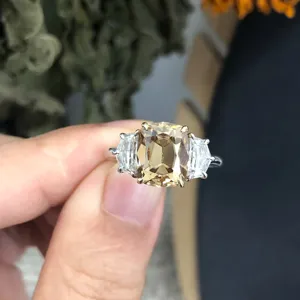 Anillo de Tres Piedras Personalizado, Corte Cadillac, Diamante Champagne, Moissanita, Oro Blanco de 14K, Anillo de <span class=keywords><strong>3</strong></span> Piedras - Product Image 1
