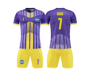 Viola di alta qualità con kit da calcio gialli sublimazione uniforme da calcio di vendita calda con Logo di personalizzazione