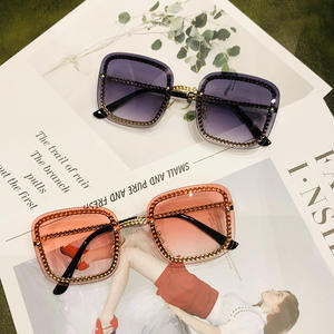 แว่นกันแดดทรงโซ่สุดฮิต กรอบสีทอง ป้องกันรังสียูวี 400 สำหรับผู้หญิง - Product Image 2