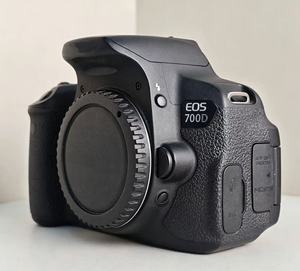 Cámara DSLR Canon EOS 700D usada, solo cuerpo, 18MP APS-C, pantalla táctil LCD de ángulo variable para fotografía y grabación de video. - Product Image 1