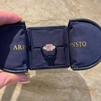 Bijoux de récompense essentiels Cadeau incontournable Achat d'une bague en diamant taillé 2 carats Plaqué argent Gemme artificielle incrustée Acier inoxydable Principal