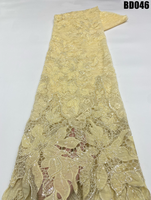Tissu de dentelle florale brodée de sequins bleu poussière de luxe, double couche de tulle pour robe de bal ou de mariée