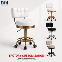 Chaise de travail pour salon de beauté DM avec dossier, hauteur de siège réglable, coussin en cuir PU et roulettes