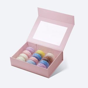 Boîte cadeau magnétique rose avec plateau en plastique pour emballage de macarons, en carton gris fabriqué à partir de matériaux recyclés - Product Image 1