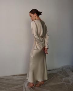 Conjunto de Falda y Top de Mujer R-566, Nuevo Diseño de Moda, Elegante, Satinado, Ajustado, Irregular, de Manga Larga con Cordones - Product Image 3