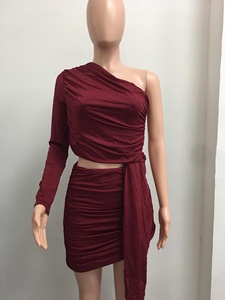 ชุดเซ็ต 2 ชิ้นแบบไหล่เดียวสำหรับผู้หญิง - เสื้อแขนยาวรัดรูปพร้อมกระโปรงมินิสั้น แฟชั่นชุดคู่ - Product Image 5