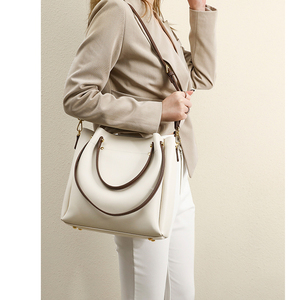 Sacs fourre-tout élégants et <span class=keywords><strong>tendance</strong></span> personnalisés en cuir Pu uni pour femmes sacs à main de grande capacité à la mode et de luxe pour femmes - Product Image 6