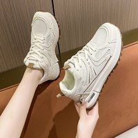 Un fabricant puissant fournit des chaussures de sport décontractées pour femmes, des chaussures à semelles épaisses populaires, des chaussures en maille respirante, et