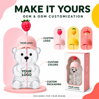 Gobelet en verre borosilicate personnalisé de 20 oz en forme d'ours avec paille, couvercle en silicone et décor de fraise, vente en gros OEM ODM