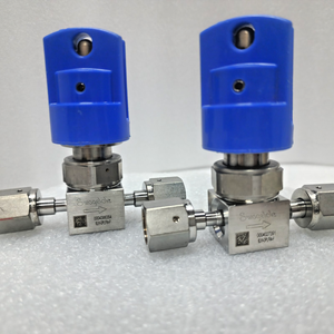 Комплект из <span class=keywords><strong>2</strong></span> новых оригинальных контроллеров промышленной автоматизации 6LVV-DPLFR4-<span class=keywords><strong>P</strong></span>, готовых к отгрузке со склада - Product Image 3