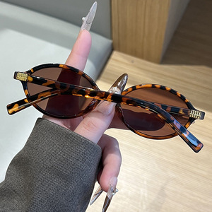 Wholesale Fashion Women <strong>Sunglasses</strong> Polarized UV400 Luxury Vintage Small PC Frame Clear Optical Leopard Print Retro <strong>Sunglasses</strong> - Product Image 2
