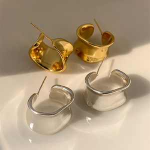 Pendientes de Aro Anchos en Forma de C, Aleación de Zinc, Chapados en Oro, Geométricos, Modernos para Mujer, 2026 - Product Image 3