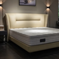 Lit double en cuir de luxe italien, capitonné segmenté avec dossier haut, lit simple et élégant pour chambre principale