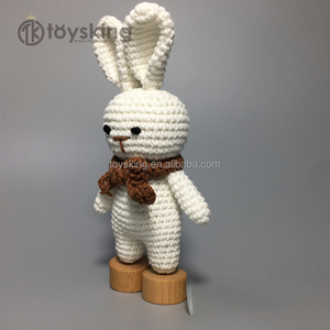 ToysKing Ensemble cadeau pour nouveau-né 100% fait main au <span class=keywords><strong>crochet</strong></span>, jouet lapin, hochet en bois de hêtre, brosse en poils de chèvre, signe du zodiaque - Product Image 5