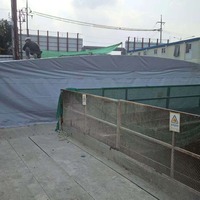 Tente motorisée imperméable en PVC, design rétractable pour atelier d'usine, structure en acier galvanisé, roues en nylon, utilisation toutes saisons