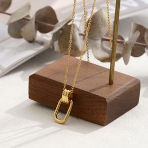 Collar con Logotipo Personalizado, Resistente al Deslustre, Impermeable, de Acero Inoxidable, Chapado en Oro de 18k, con Marco Cuadrado para Mujer - Product Image 1