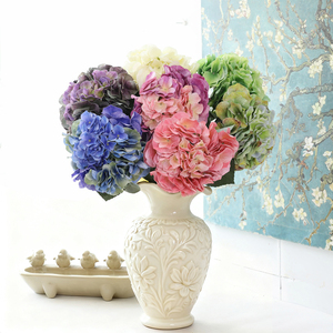 Flores de Hortensia Artificiales de Látex de Alta Calidad, Tacto Real, Pétalos Grandes en Blanco y Verde para Graduaciones - Product Image 1