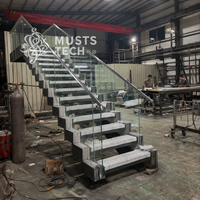 Escalier sur mesure pour projet architectural, taille, couleur et matériaux personnalisés, directement de l'usine