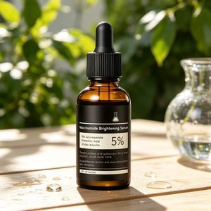 Sérum à la niacinamide 30 ml, éclaircissant, hydratant et apaisant pour la peau - Product Image 2