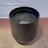 Pot Tanaman Serat Kaca Resin Tahan Air Ringan Berkekuatan Tinggi dengan Lubang Drainase Ramah Lingkungan untuk Penggunaan di Lantai Desain Kustom Bunga