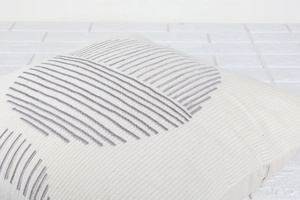 Housse de coussin décorative pour canapé, style bohème, tuftée à la main, texture ivoire et gris - Product Image 2