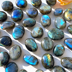 Bán buôn Chất lượng cao tự nhiên mạnh mẽ đèn flash pha lê giảm <span class=keywords><strong>Labradorite</strong></span> Palm đá để chữa bệnh - Product Image 6
