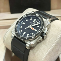 Montre mécanique étanche pour homme, vente chaude, boîtier carré en acier inoxydable de 42 mm, 300 m de résistance à l'eau, bracelet en caoutchouc