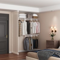 Armoire métallique autoportante réglable à cinq niveaux pour le rangement de vêtements dans une chambre moderne