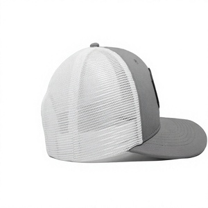 Casquette Trucker Structurée Blanche en Maille avec Logo en Cuir Personnalisable pour Adulte – Qualité Supérieure, Fabriquée au Vietnam - Product Image 3