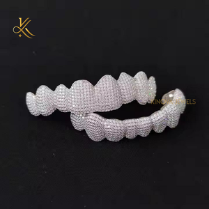 Dientes de diamante de Plata de Ley 925 Premium Grillz con piedras de moissanita Joyería de boca de lujo diseñada para personas con estilo - Product Image 2