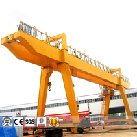 Grue portique industrielle à double poutre avec une capacité de charge de 40 tonnes, conçue pour le levage d'équipements et la manutention de marchandises en extérieur