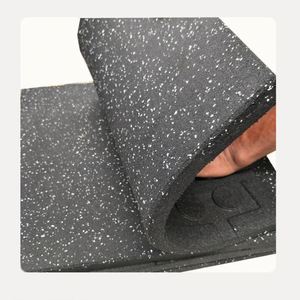 Tapis de sol extérieur en caoutchouc 1x1 pour salle de sport 2cm Sol Exterieur Fitness Plancher en caoutchouc pour salle de sport - Product Image 1
