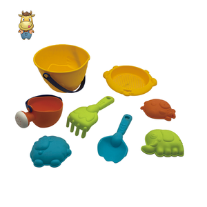 Ensemble de 8 jouets de plage pour enfants : seau, tamis, arrosoir, pelle, râteau, moule – Jouets d'extérieur pour l'été - Product Image 1